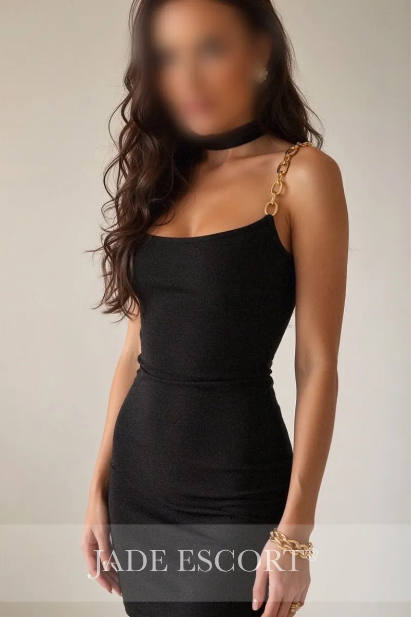 Profile photo of Brunette model; Fabienne