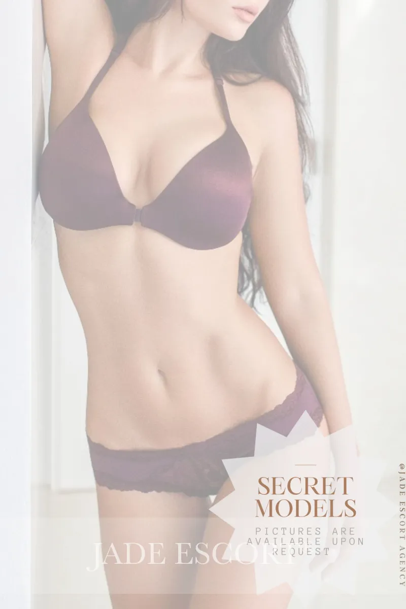 Profile photo of Brunette model; Rosa